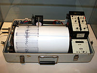 http://upload.wikimedia.org/wikipedia/commons/thumb/0/0f/Kinemetrics_seismograph.jpg/200px-Kinemetrics_seismograph.jpg