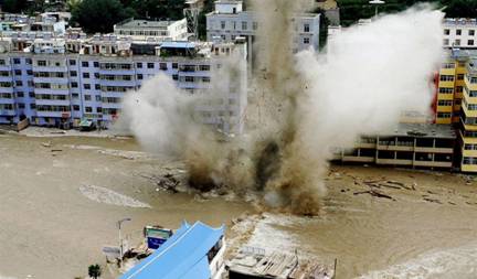 http://funkys.ru/wp-content/uploads/2010/08/Mudslides_in_China-2.jpg
